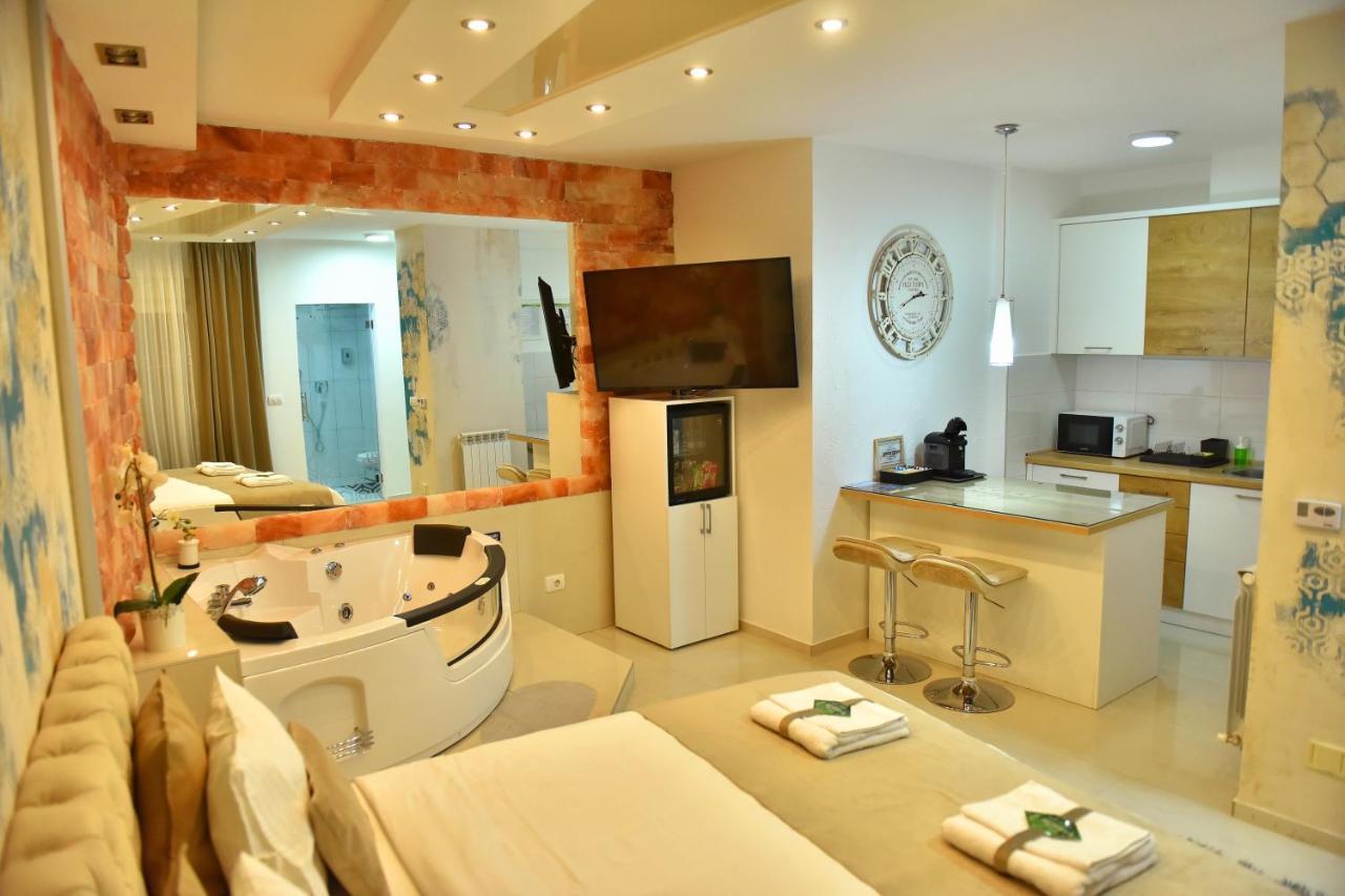 Design Apartment Premium Spa Lux 4 Star "Dubai" Completely Private Wellness & Spa Free Included Sauna & Jacuzzi & Salt Wall & Fire Place & 3D Ceilings & Business Wifi & Netflix & Keyless Code Entry & Full Smart App & Secure 2 Parking Place Ćuprija Zewnętrze zdjęcie
