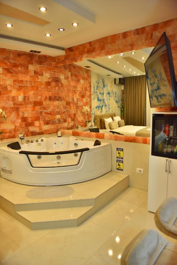 Design Apartment Premium Spa Lux 4 Star "Dubai" Completely Private Wellness & Spa Free Included Sauna & Jacuzzi & Salt Wall & Fire Place & 3D Ceilings & Business Wifi & Netflix & Keyless Code Entry & Full Smart App & Secure 2 Parking Place Ćuprija Zewnętrze zdjęcie